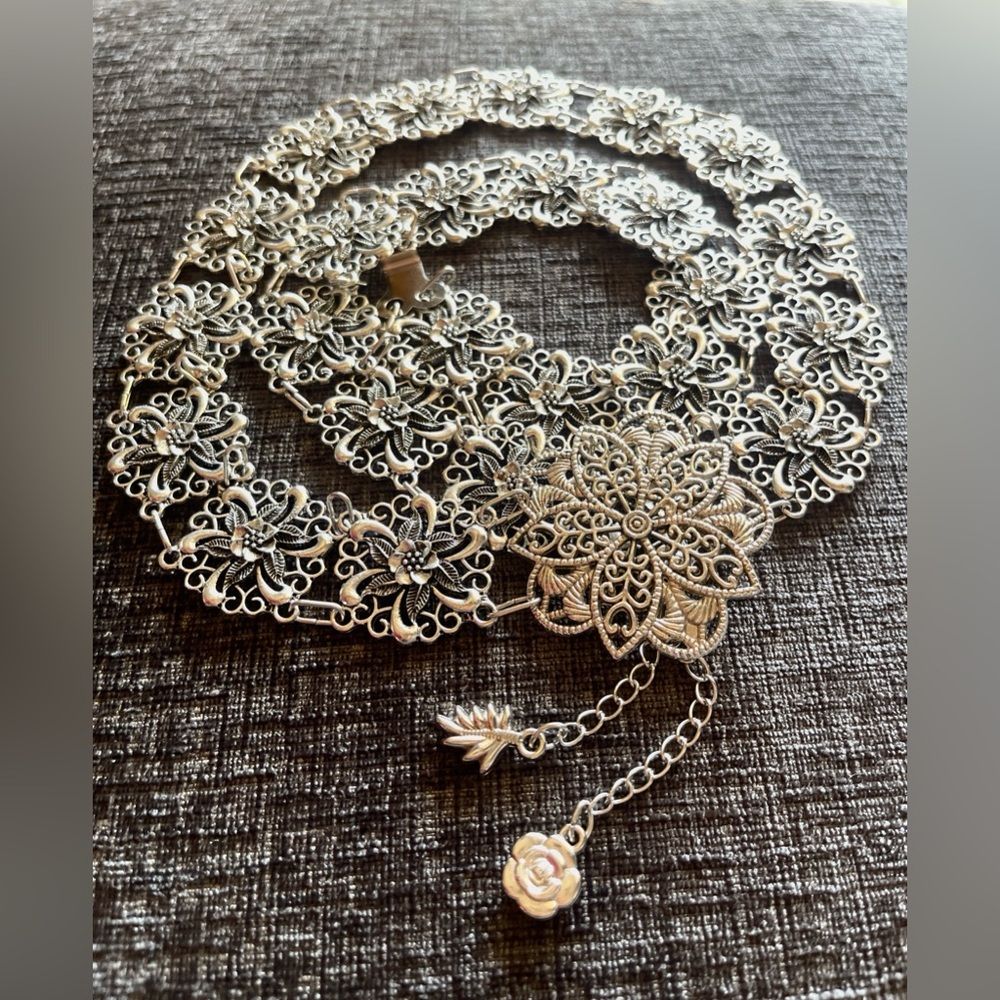 Chrome plated adjustable flowers belt